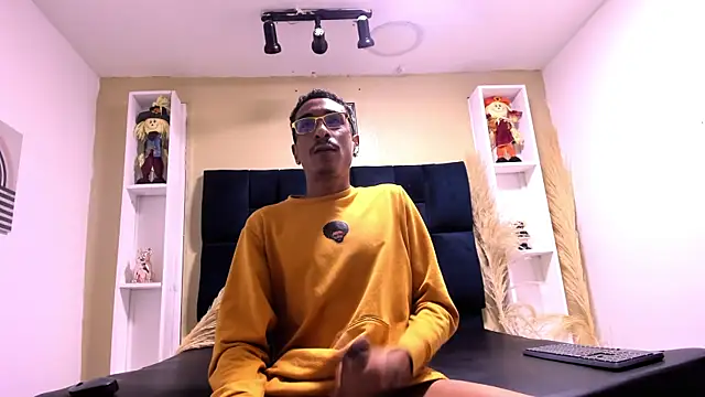 Jose Smoke online show from October 2025 01:37:02 AM