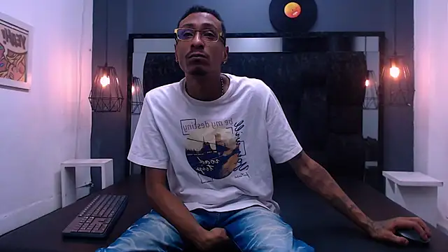 Jose Smoke online show from November 2025 03:10:01 AM