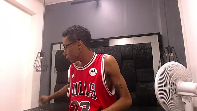 Jose Smoke online show from November 2025 06:46:02 PM