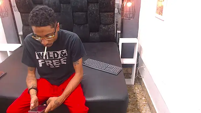 Jose Smoke online show from September 2025 03:24:01 AM