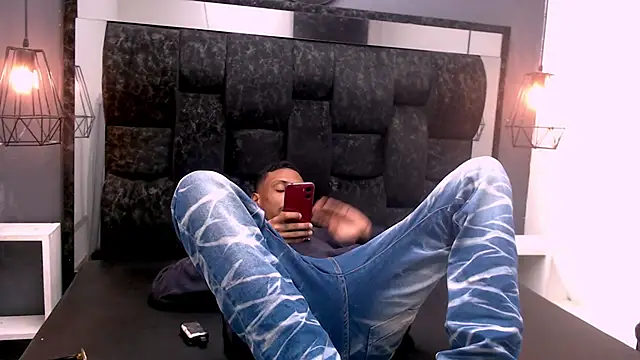 Jose Smoke online show from November 2025 02:05:01 AM