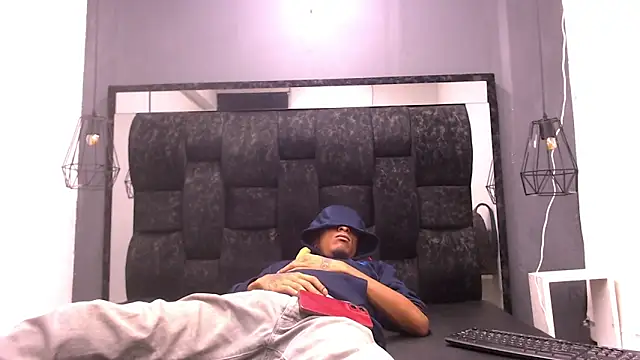 Jose Smoke online show from October 2025 03:19:01 AM