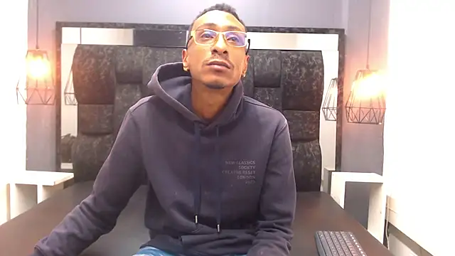 Jose Smoke online show from November 2025 04:05:02 AM