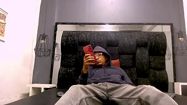 Jose Smoke online show from November 2025 04:12:02 AM