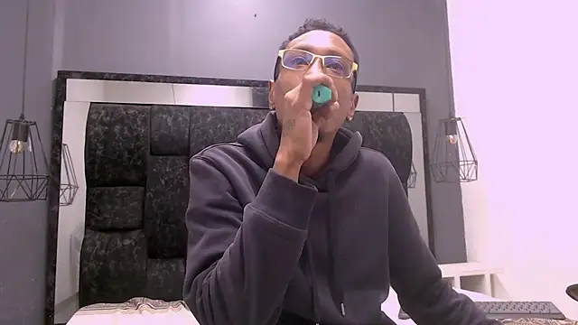 Jose Smoke online show from December 2025 03:52:01 AM