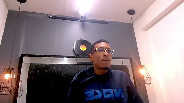 Jose Smoke online show from November 2025 02:11:01 AM