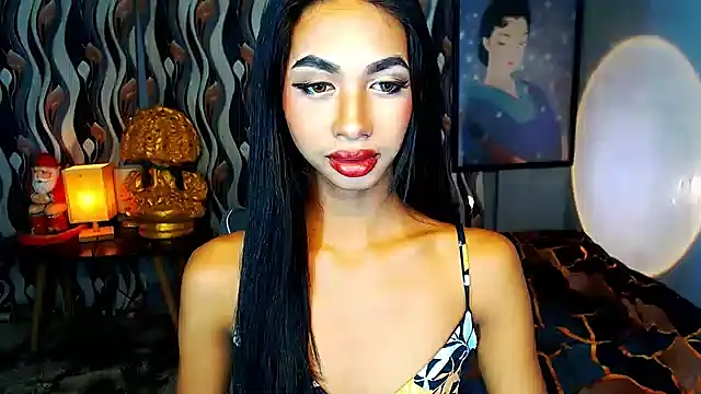 Snapshot of PrettyLatiina chatting on December 2024 02:33:01 PM PrettyLatiina online show from December 2024 02:33:01 PM