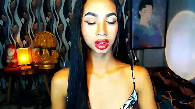 Snapshot of PrettyLatiina chatting on December 2024 07:00:02 PM PrettyLatiina online show from December 2024 07:00:02 PM