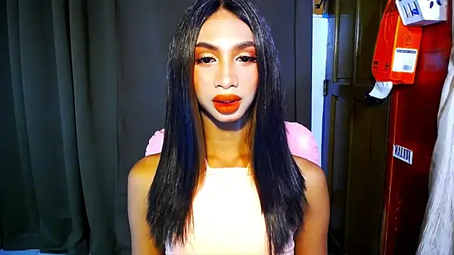 Snapshot of PrettyLatiina chatting on October 2025 06:32:01 AM PrettyLatiina online show from October 2025 06:32:01 AM