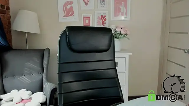 Alina Mills online show from October 2025 09:44:01 AM