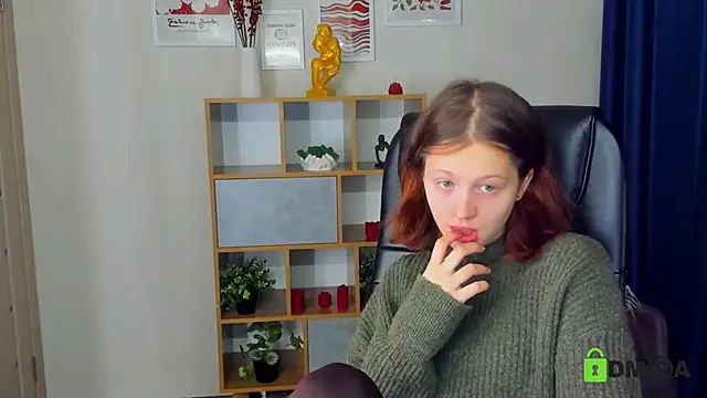 Alina Mills online show from November 2025 09:13:01 AM