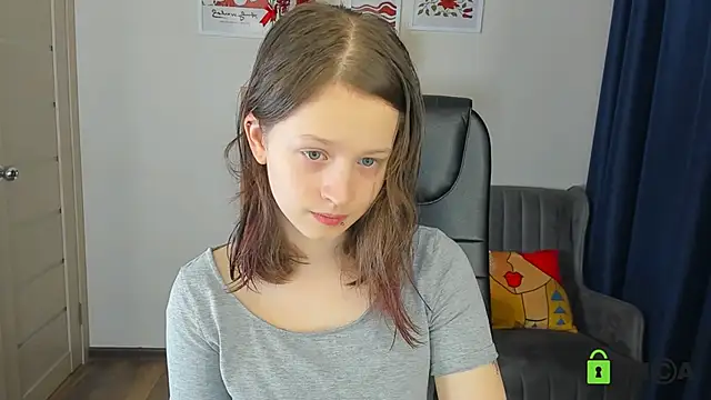 Snapshot of Alina_Mills chatting on June 2026 10:35:02 AM Alina Mills online show from June 2026 10:35:02 AM