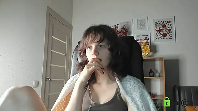 Snapshot of Alina_Mills chatting on June 2026 11:05:01 AM Alina Mills online show from June 2026 11:05:01 AM