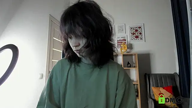 Snapshot of Alina_Mills chatting on July 2026 09:21:02 AM Alina Mills online show from July 2026 09:21:02 AM