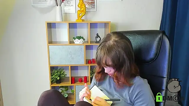 Alina Mills online show from November 2025 09:03:01 AM