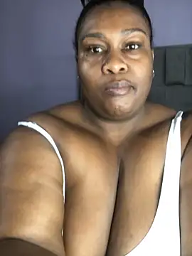 Snapshot of bustytitsxxx chatting on October 2025 04:01:01 AM bustytitsxxx online show from October 2025 04:01:01 AM
