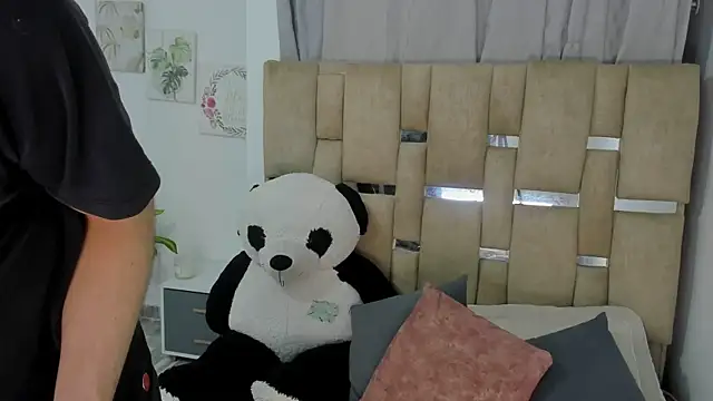 Black Rose2 online show from April 2026 12:01:01 PM