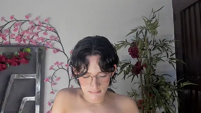 Snapshot of Black_Rose2 chatting on September 2025 12:05:01 PM Black Rose2 online show from September 2025 12:05:01 PM