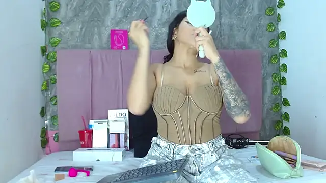 anitacorreahotcm101 online show from April 2026 07:53:02 PM