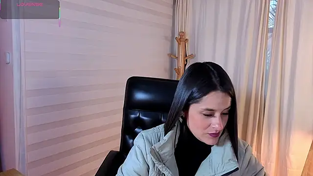 Snapshot of Alice_milf_ chatting on December 2025 11:11:01 AM Alice milf online show from December 2025 11:11:01 AM