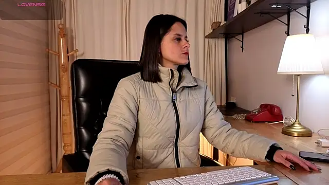 Snapshot of Alice_milf_ chatting on January 2026 11:06:01 AM Alice milf online show from January 2026 11:06:01 AM