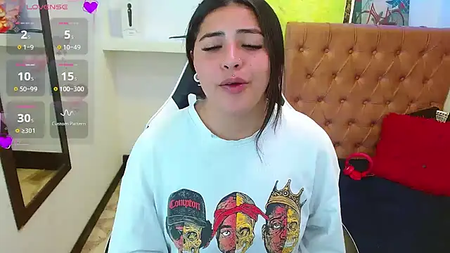  luna torres online show from November 2025 01:22:02 PM