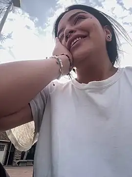  luna torres online show from March 2026 12:45:01 PM