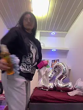  luna torres online show from March 2026 01:45:01 PM