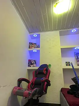  luna torres online show from April 2026 12:39:01 PM