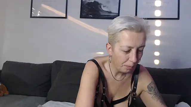 Snapshot of nimmersattesLuder chatting on December 2024 07:39:01 AM nimmersattesLuder online show from December 2024 07:39:01 AM