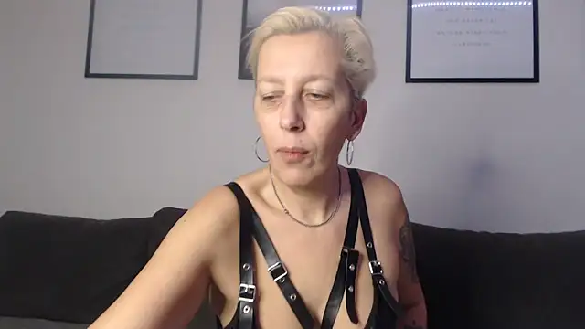 Snapshot of nimmersattesLuder chatting on January 2025 06:34:02 AM nimmersattesLuder online show from January 2025 06:34:02 AM