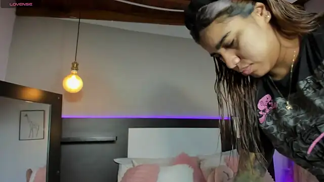 SaraaJhonsonn online show from March 2026 02:10:01 PM