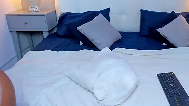 SaraaJhonsonn online show from October 2025 03:56:02 PM