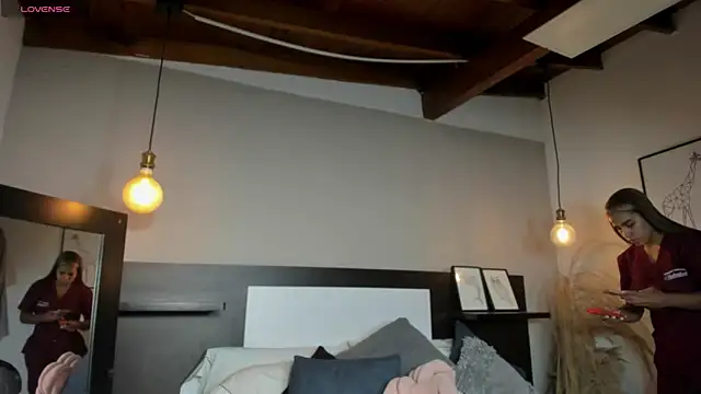 SaraaJhonsonn online show from March 2026 01:02:02 PM