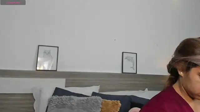 SaraaJhonsonn online show from April 2026 01:53:02 PM