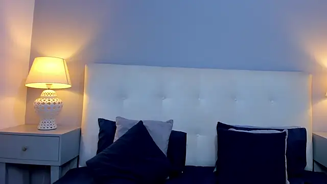 SaraaJhonsonn online show from November 2025 04:11:02 PM