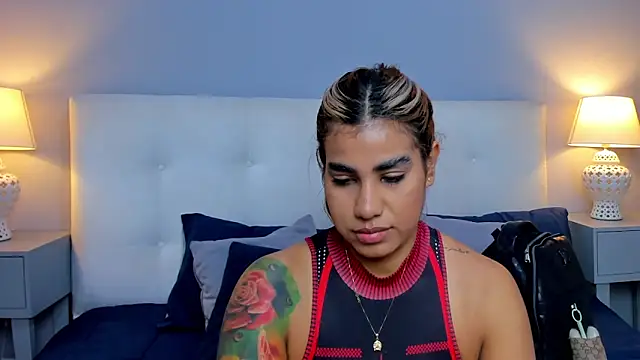 SaraaJhonsonn online show from November 2025 04:43:02 PM