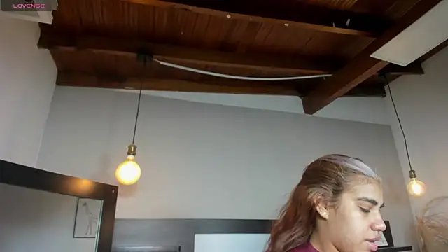 SaraaJhonsonn online show from April 2026 02:35:01 PM