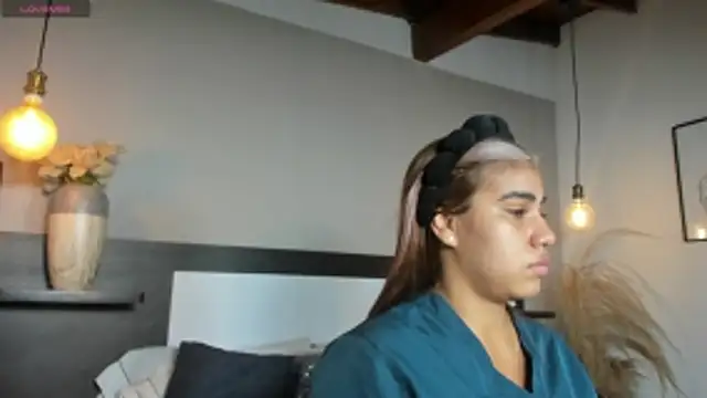 SaraaJhonsonn online show from April 2026 02:34:01 PM