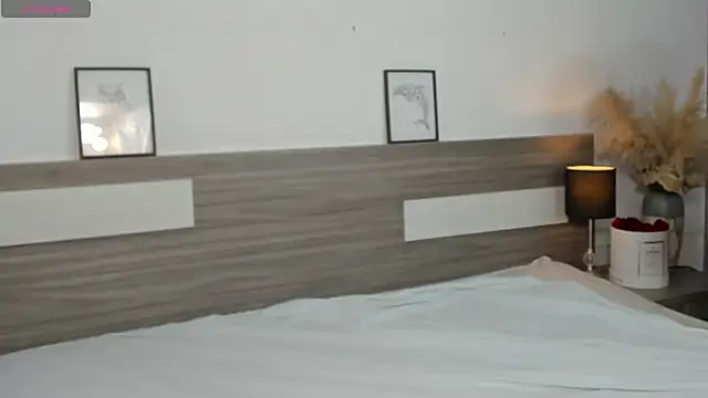 SaraaJhonsonn online show from April 2026 02:44:02 PM