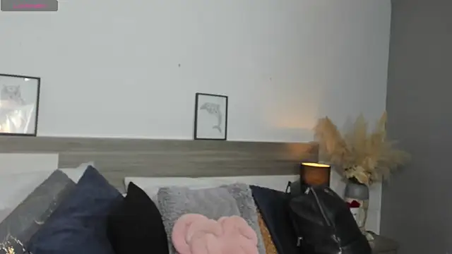 SaraaJhonsonn online show from April 2026 02:30:01 PM