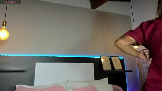 SaraaJhonsonn online show from March 2026 03:03:01 PM