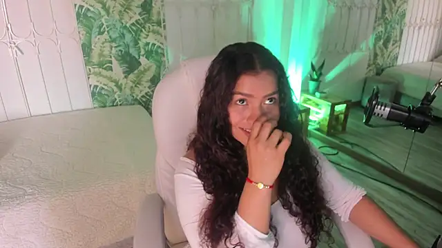 loly marce online show from April 2026 08:33:02 PM