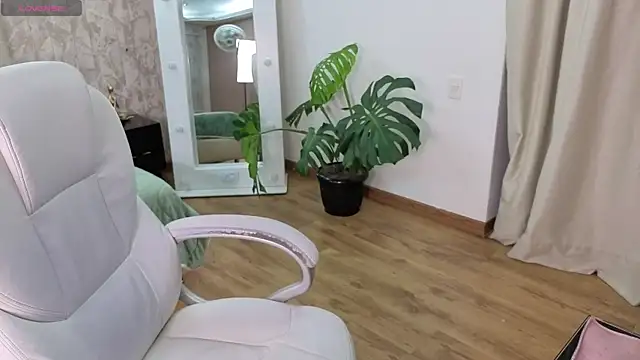 Snapshot of loly_marce chatting on November 2025 08:31:01 PM loly marce online show from November 2025 08:31:01 PM