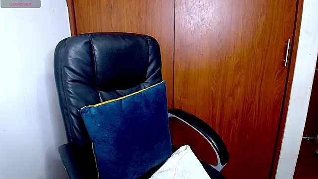 Melikasweetz online show from April 2026 05:14:02 PM