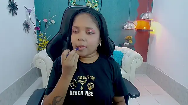 Melikasweetz online show from March 2026 06:17:02 PM