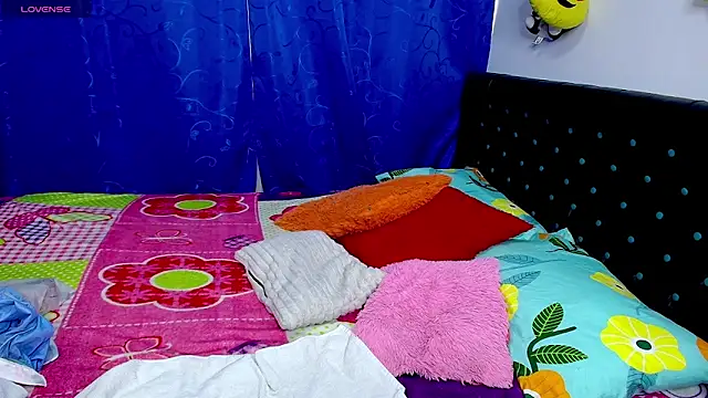 Melikasweetz online show from April 2026 05:51:01 PM