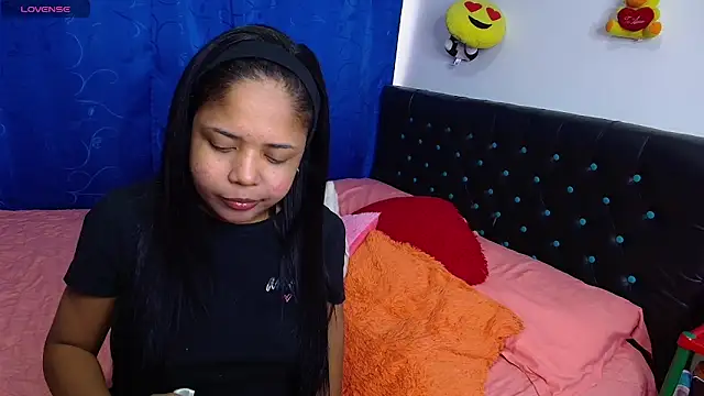 Melikasweetz online show from April 2026 05:42:02 PM