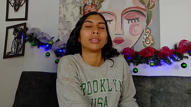 Snapshot of taty_miller chatting on December 2025 08:30:02 PM taty miller online show from December 2025 08:30:02 PM