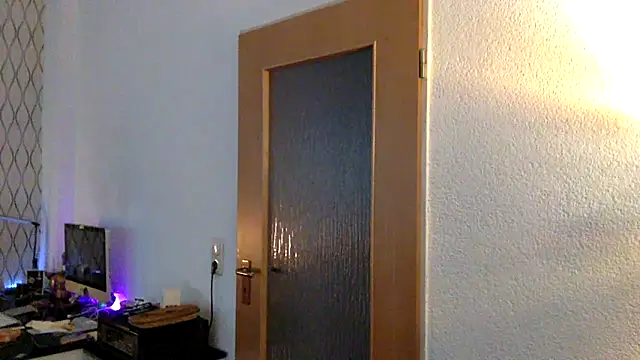 Snapshot of tomz0819 chatting on March 2025 03:37:02 PM tomz0819 online show from March 2025 03:37:02 PM